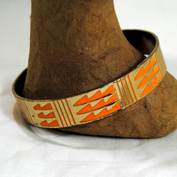 Gold Bracelet Cuff Engraved Triangular Design - Picture 4 of 4